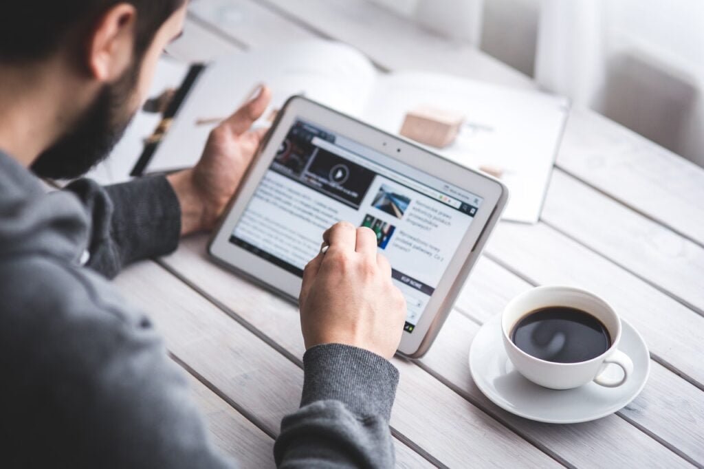 wat is zoekintentie en hoe bepaal je dat? zoeken op tablet