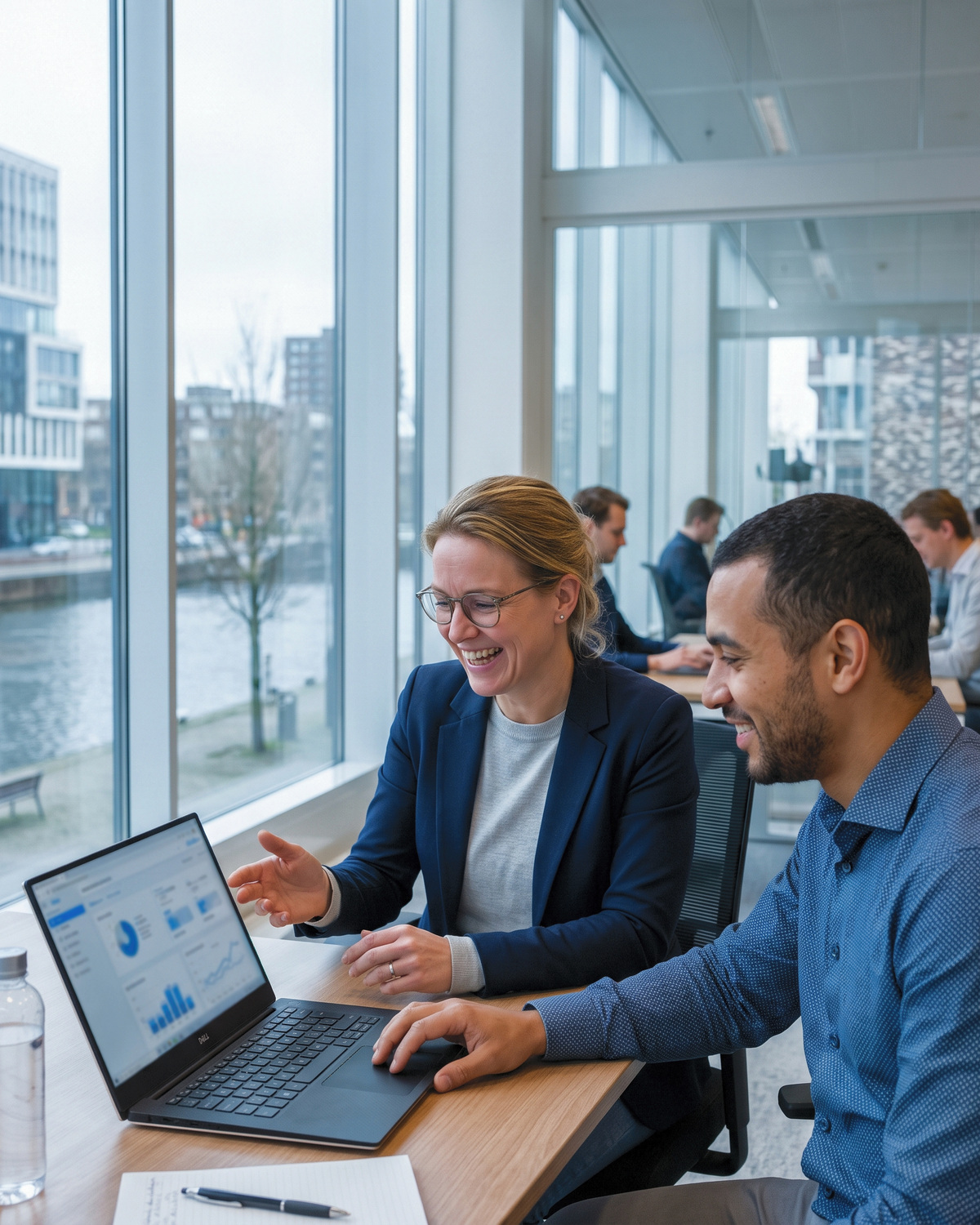 Controller aan het werk met AI